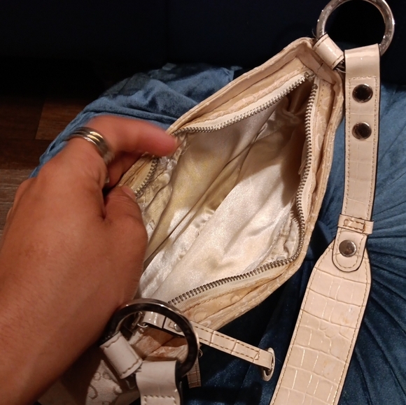 Vintage Y2k Guess Cream Shoulder Bag with Gold Accents With Small Wallet - Picture 10 of 10
